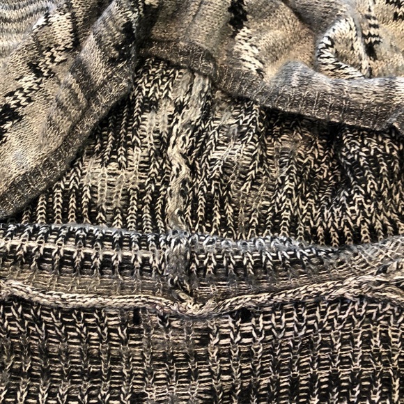 Long hooded gray  cardigan sweater - Picture 4 of 5